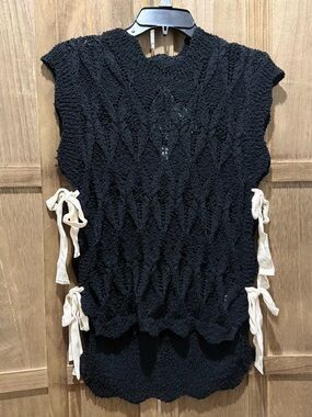 NWT. Davis & Dani Black Textured Knit Tunic with Side Tie Details